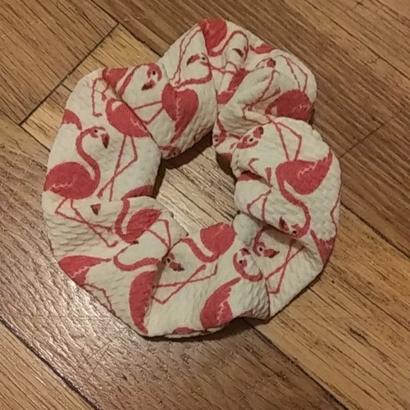 Flamingo Print Scrunchie - Picture 1 of 1